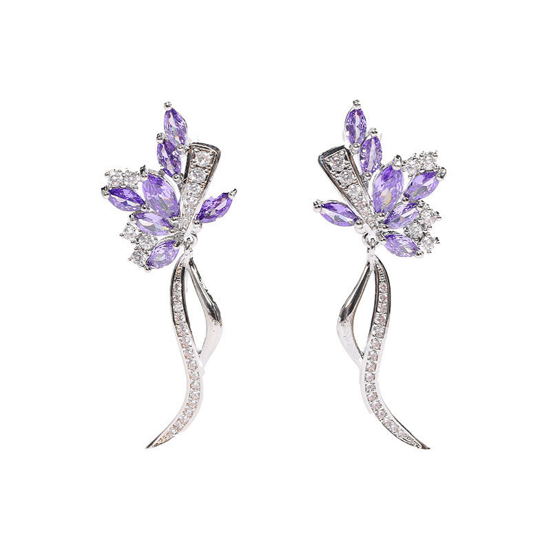 Floral-shaped zirconia earrings for women with a design sense, featuring a niche, elegant, and lightweight luxury style