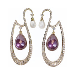 Fashionable three-dimensional hollowed-out swan teardrop-shaped bead earrings, exuding a European and American temperament with micro-set cubic zirconia decorations.