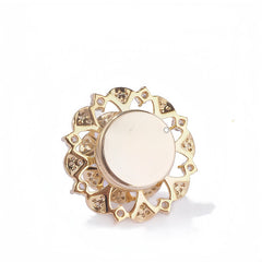 Exquisite brooch with oversized zirconia and fan-shaped halo setting